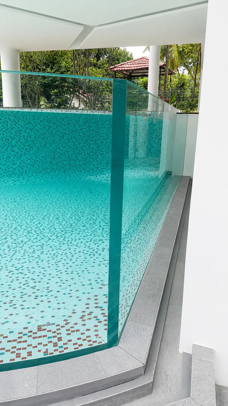 Curved acrylic pool panel — House off Ewart Park