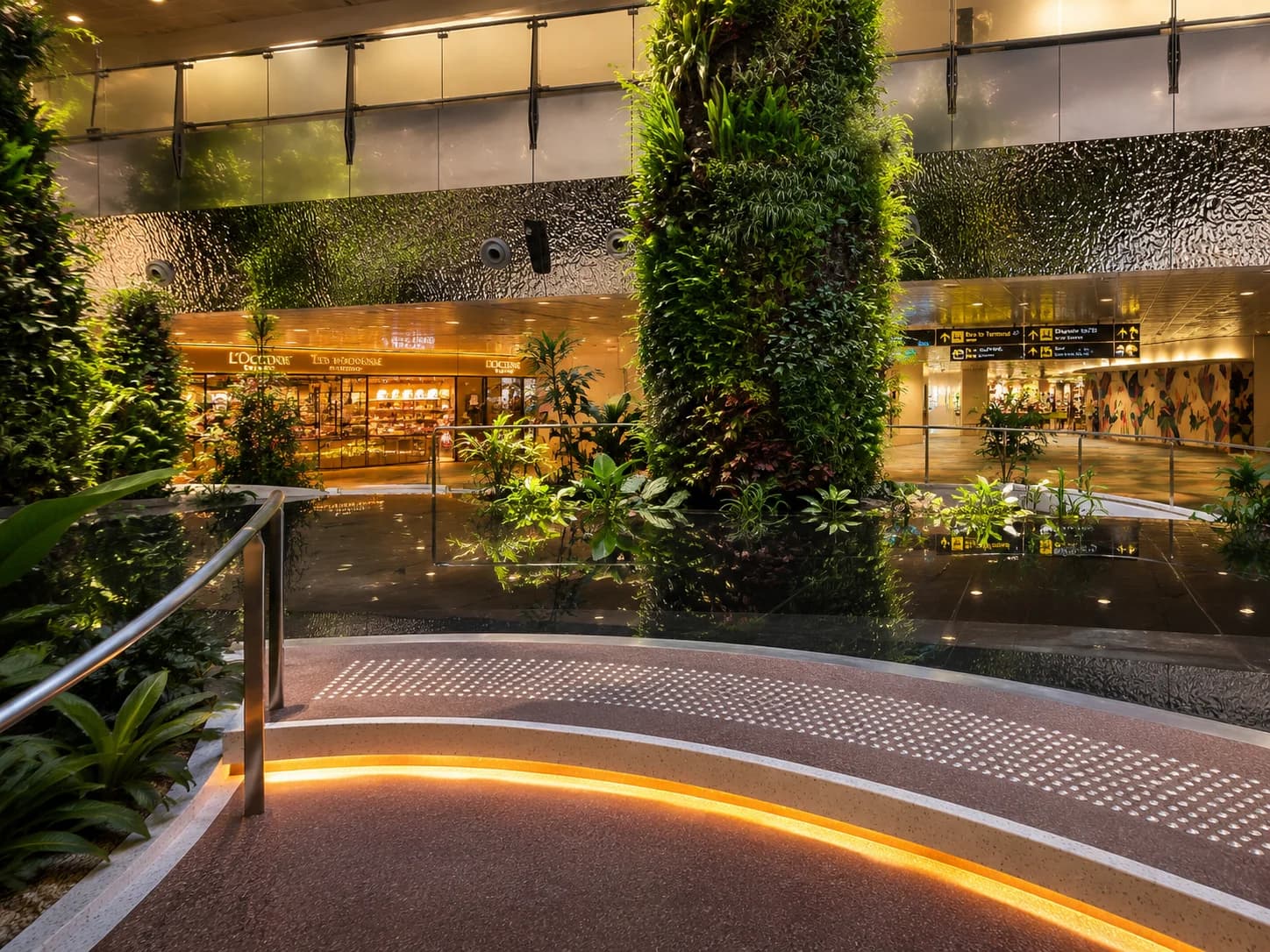 Architectural water feature — Changi Airport Terminal 2